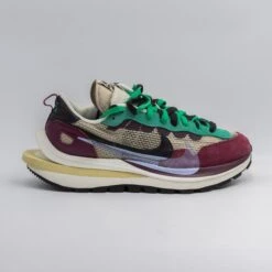 Nike Vaporwaffle Sacai Villain Red Neptune Green -Nike 2R0A2612