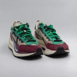 Nike Vaporwaffle Sacai Villain Red Neptune Green -Nike 2R0A2615
