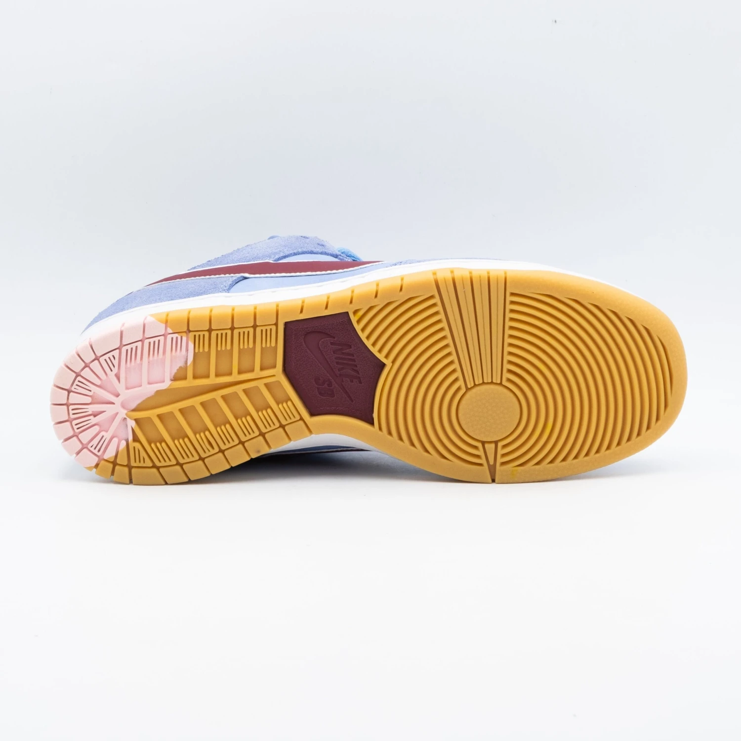 Nike Dunk SB Low Philadelphia Phillies 7 Nike Dunk SB Low Philadelphia Phillies – Image 7